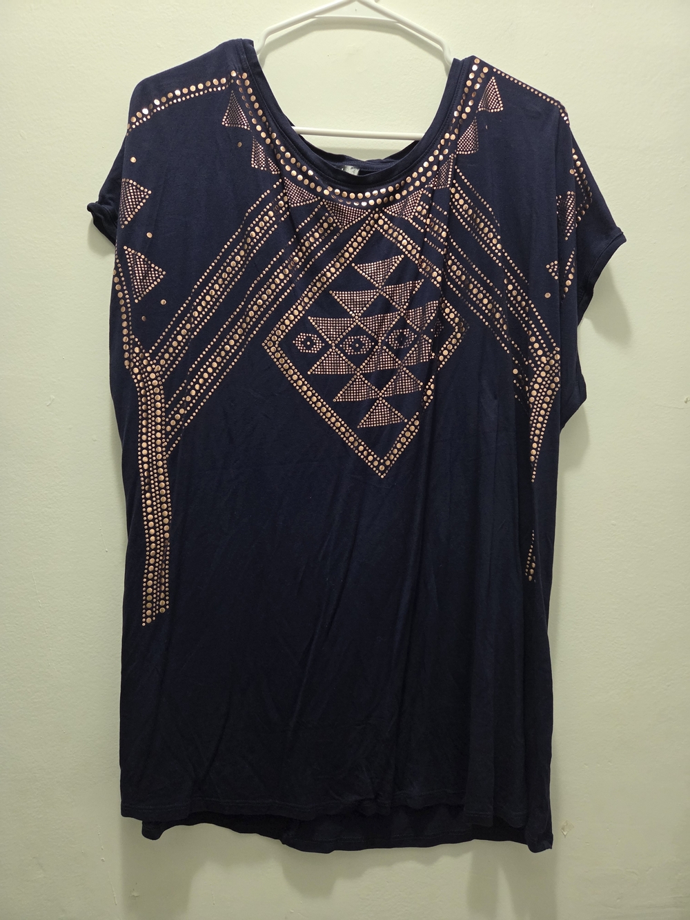 VENUS Size L Navy Short Sleeve Top with Rose Gold Studded Geometric Print